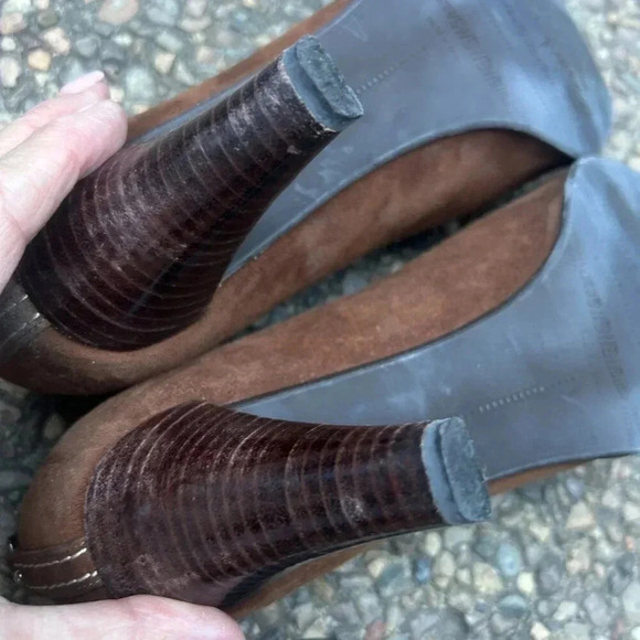 Stuart Weitzman Walnut Brown Suede Stacked Heel Pumps Bow Buckle Size 9.5 - Picture 4 of 11